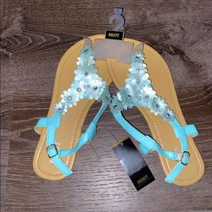 NWT mint colored sandals size 8